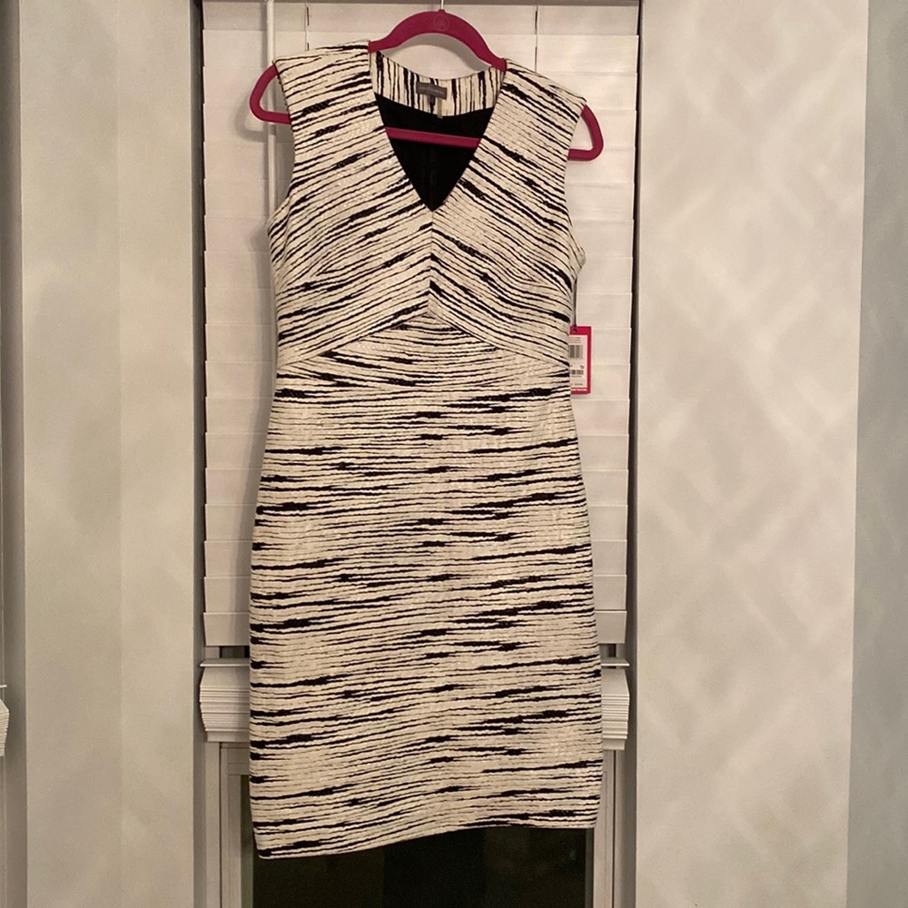 NWT Vince camuto art inspired rich black dress. Size 4.